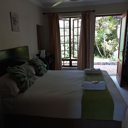 Or Tambo Guest House Kempton Park Eksteriør bilde