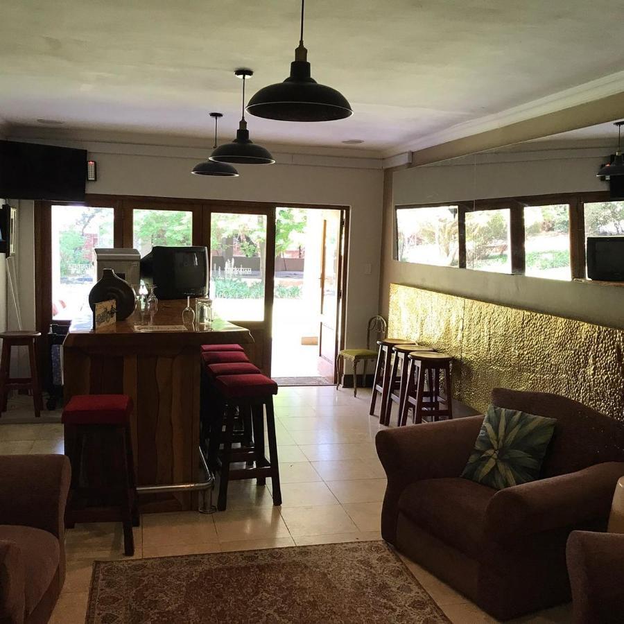 Or Tambo Guest House Kempton Park Eksteriør bilde