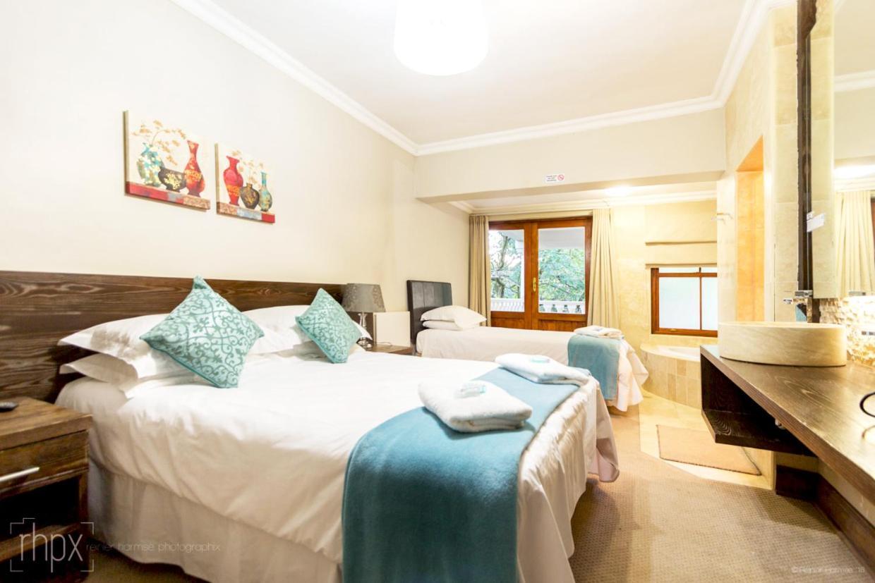 Or Tambo Guest House Kempton Park Eksteriør bilde