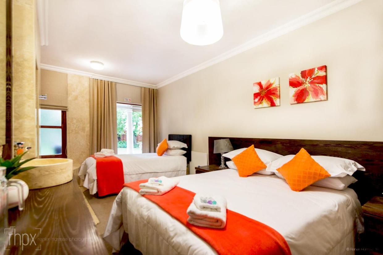 Or Tambo Guest House Kempton Park Eksteriør bilde