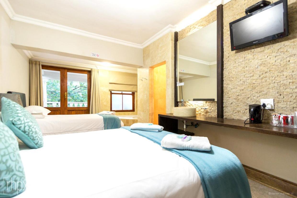 Or Tambo Guest House Kempton Park Eksteriør bilde