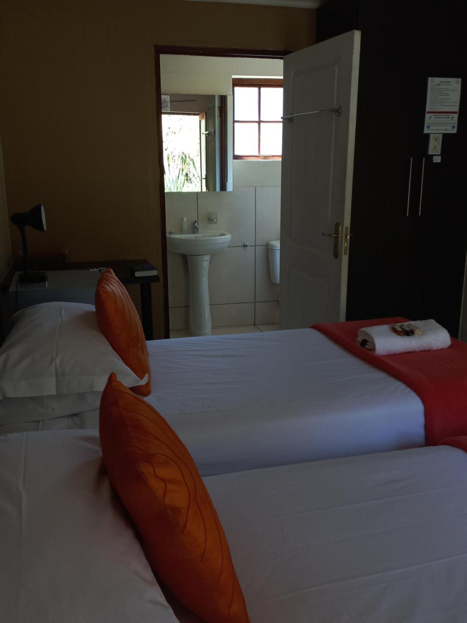 Or Tambo Guest House Kempton Park Eksteriør bilde