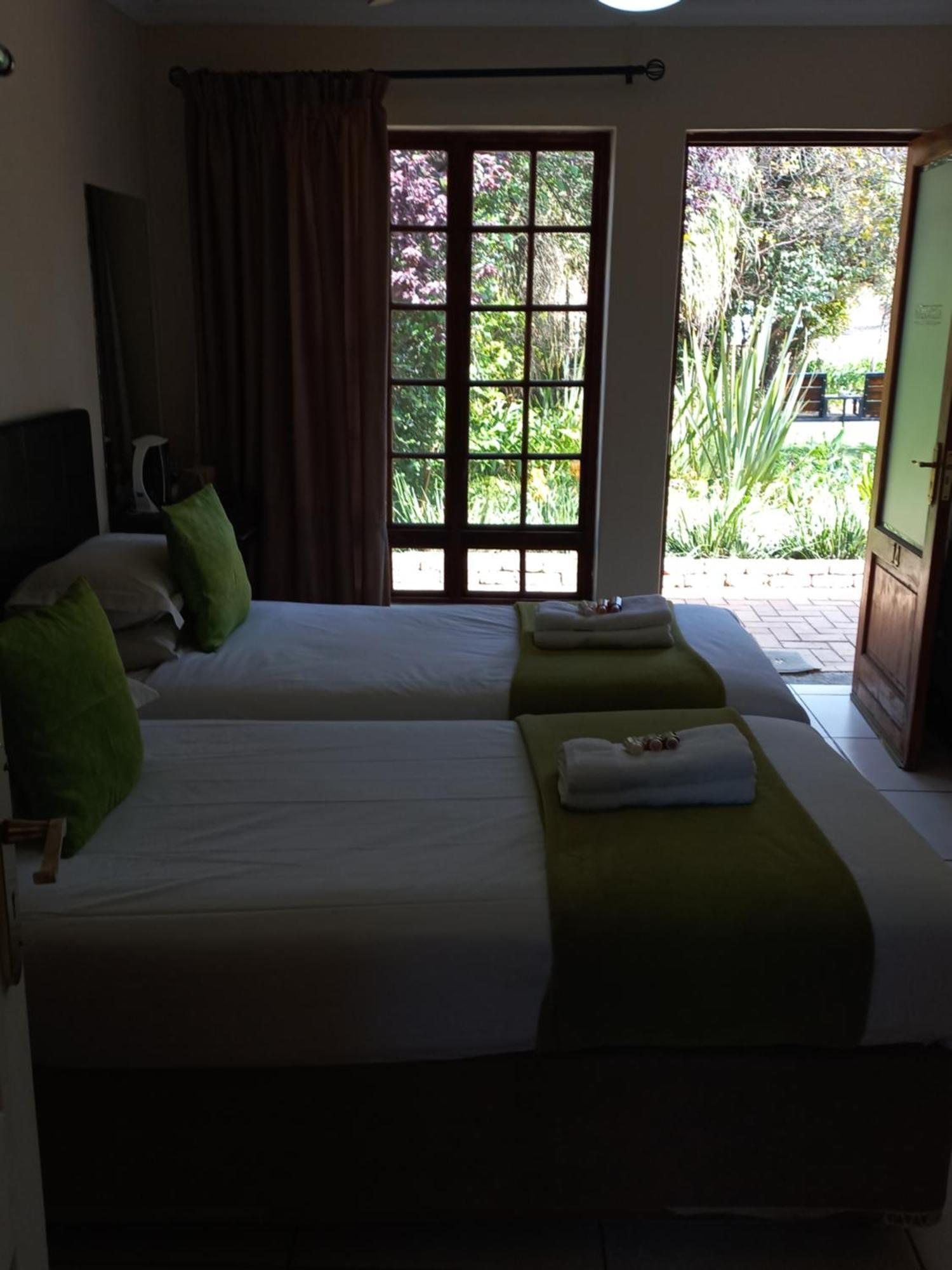 Or Tambo Guest House Kempton Park Eksteriør bilde
