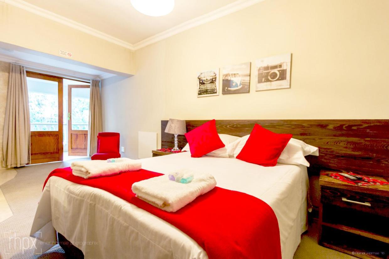 Or Tambo Guest House Kempton Park Eksteriør bilde