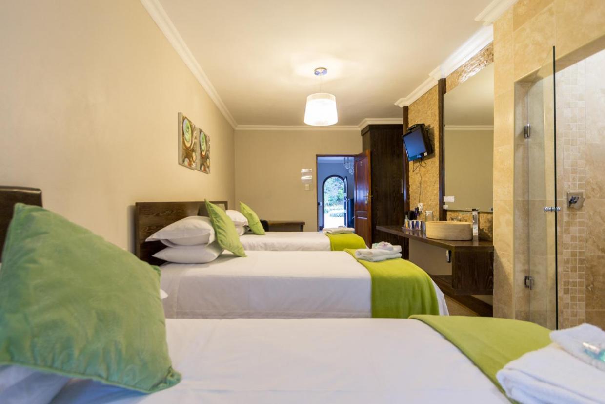 Or Tambo Guest House Kempton Park Eksteriør bilde