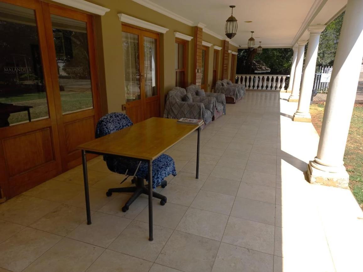 Or Tambo Guest House Kempton Park Eksteriør bilde