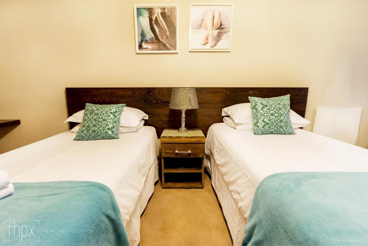 Or Tambo Guest House Kempton Park Eksteriør bilde