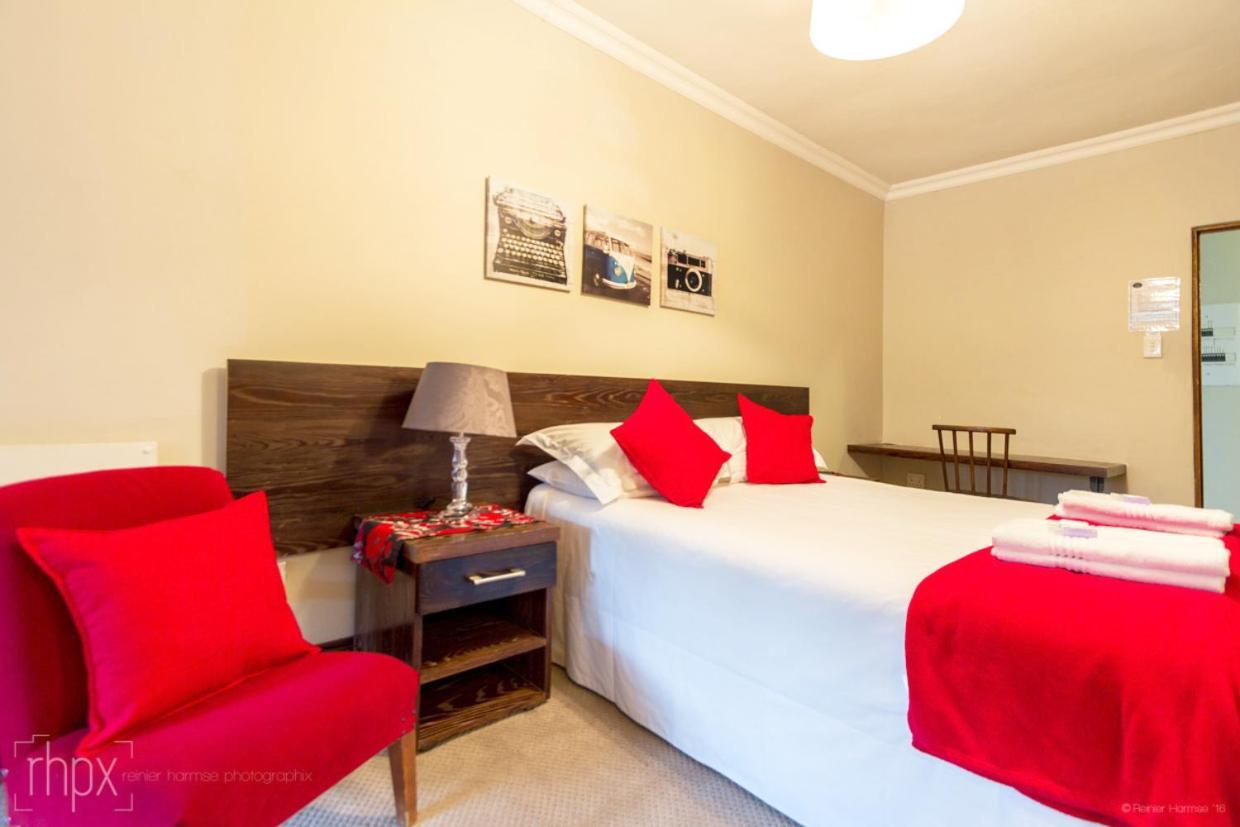 Or Tambo Guest House Kempton Park Eksteriør bilde
