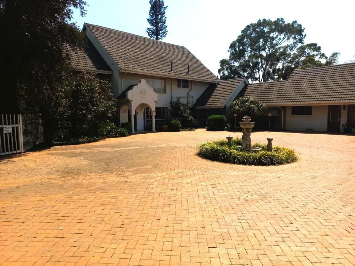 Or Tambo Guest House Kempton Park Eksteriør bilde