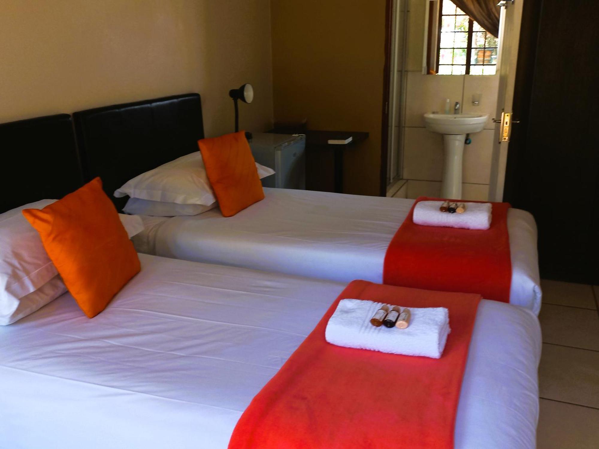 Or Tambo Guest House Kempton Park Eksteriør bilde