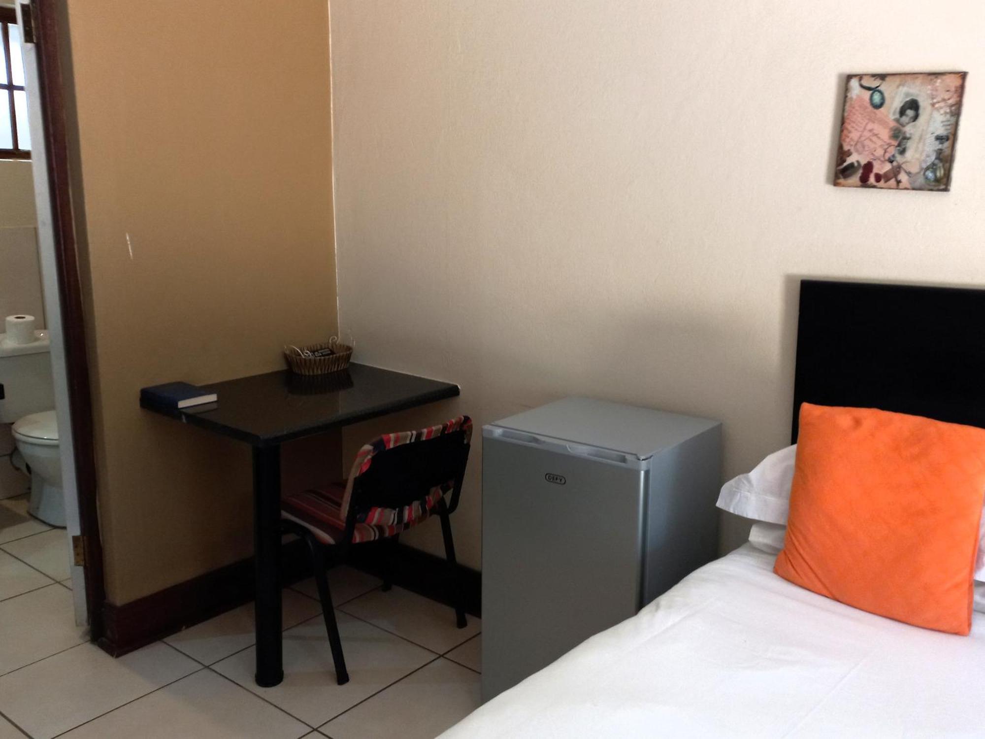 Or Tambo Guest House Kempton Park Eksteriør bilde
