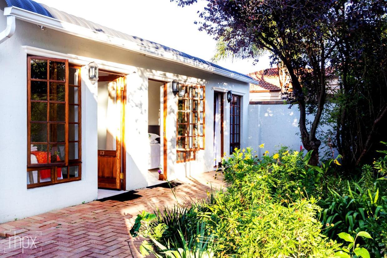 Or Tambo Guest House Kempton Park Eksteriør bilde