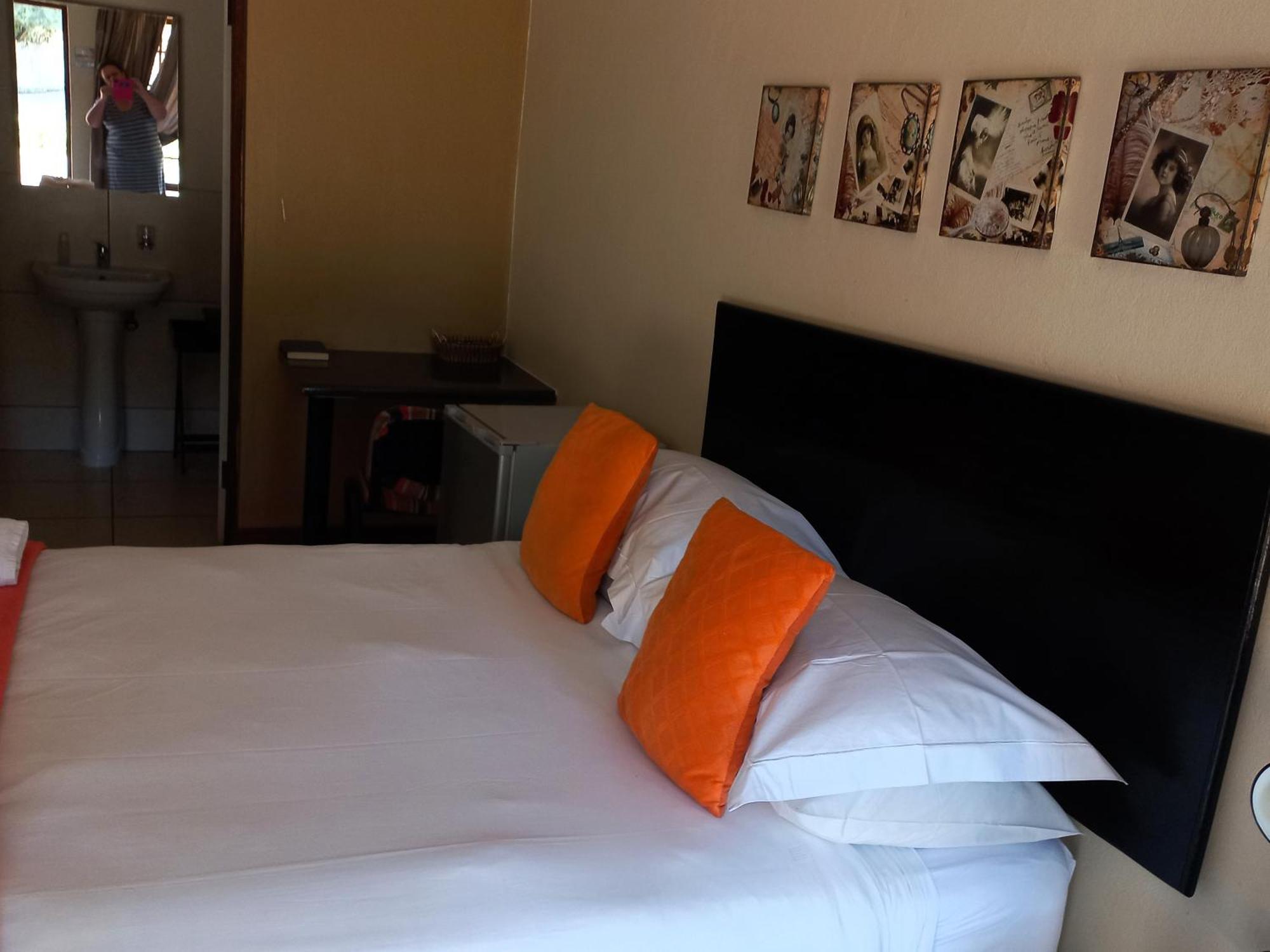 Or Tambo Guest House Kempton Park Eksteriør bilde