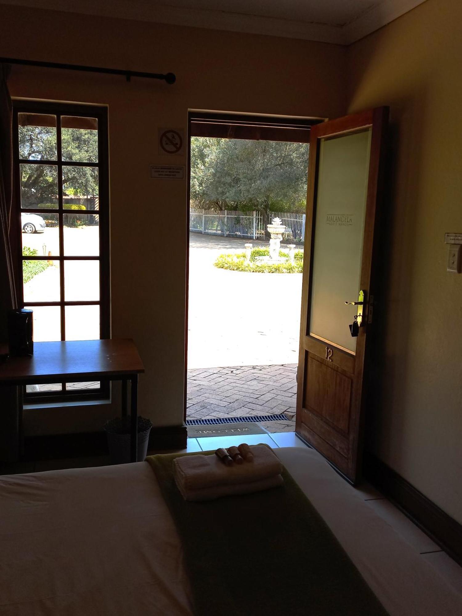Or Tambo Guest House Kempton Park Eksteriør bilde