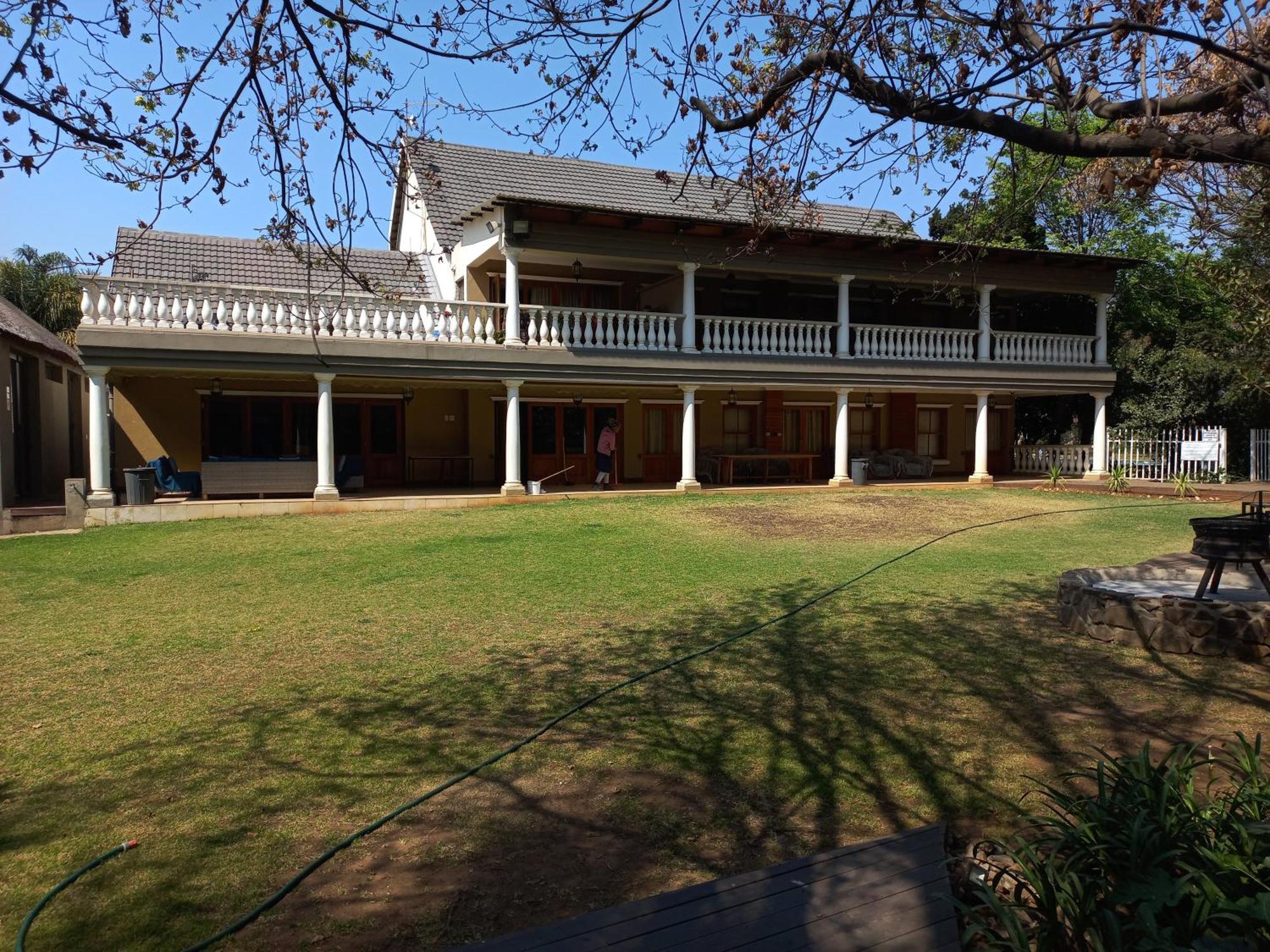 Or Tambo Guest House Kempton Park Eksteriør bilde