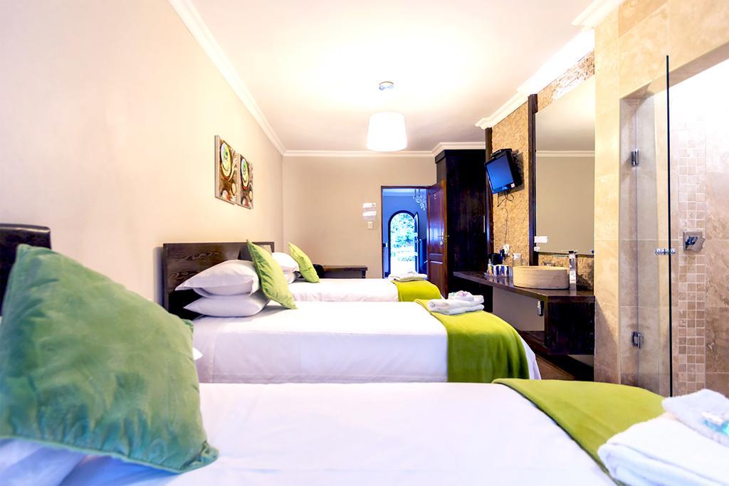 Or Tambo Guest House Kempton Park Eksteriør bilde
