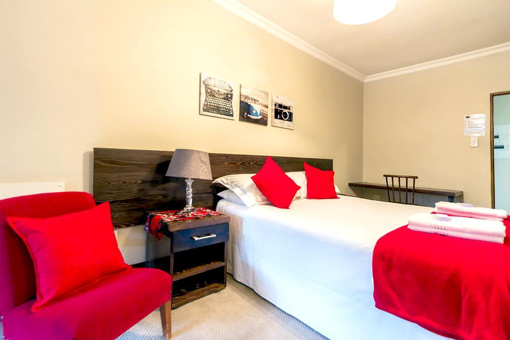 Or Tambo Guest House Kempton Park Eksteriør bilde