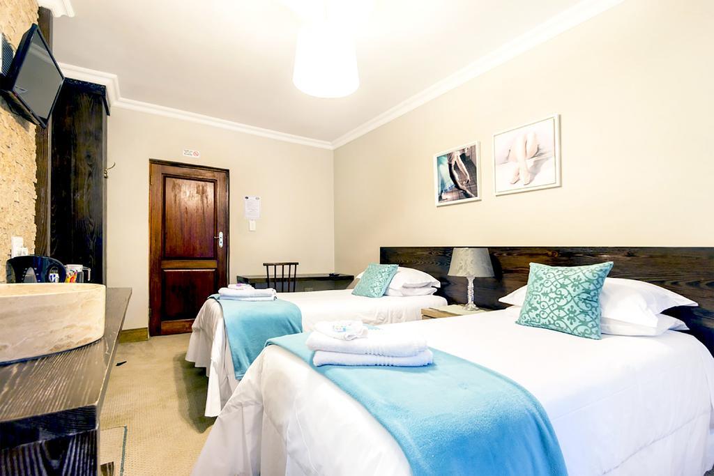 Or Tambo Guest House Kempton Park Eksteriør bilde