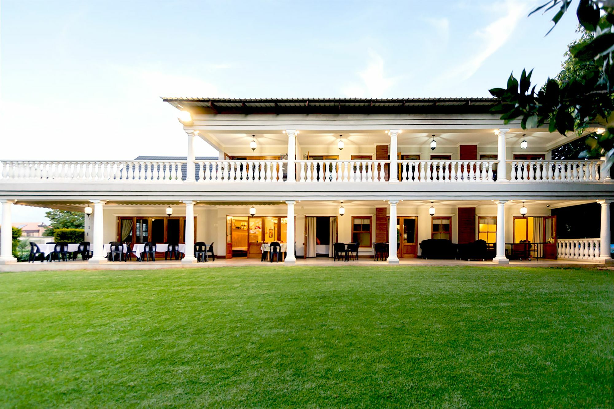 Or Tambo Guest House Kempton Park Eksteriør bilde